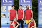 Ein Dorf spielt Beachvolleyball