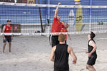 Ein Dorf beacht Volleyball