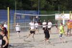 Ein Dorf beacht Volleyball