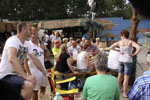 Ein Dorf beacht Volleyball