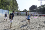 Ein Dorf beacht Volleyball