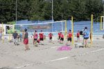 Ein Dorf beacht Volleyball