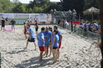 Ein Dorf beacht Volleyball