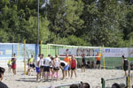 Ein Dorf beacht Volleyball