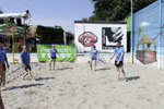 Ein Dorf beacht Volleyball