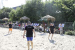 Ein Dorf beacht Volleyball