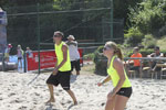 Ein Dorf beacht Volleyball