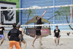 Ein Dorf beacht Volleyball