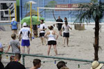 Ein Dorf beacht Volleyball