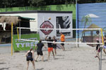Ein Dorf beacht Volleyball