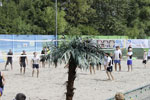 Ein Dorf beacht Volleyball