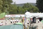Ein Dorf beacht Volleyball