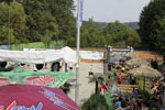 Ein Dorf beacht Volleyball