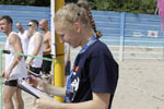 Ein Dorf beacht Volleyball