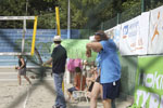 Ein Dorf beacht Volleyball
