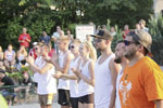 Ein Dorf beacht Volleyball