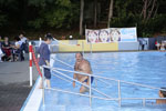 Nachtschwimmen im Freibad