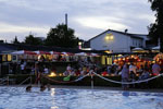 Nachtschwimmen im Freibad